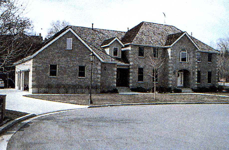 Front View.jpg (101250 bytes)